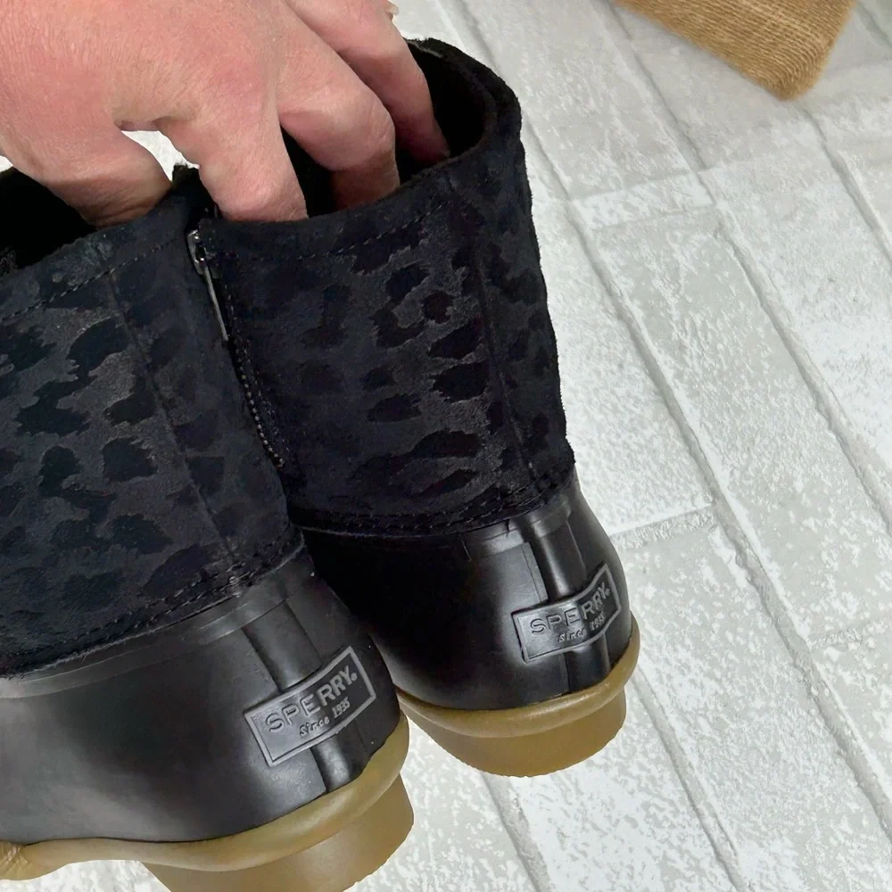 Sperry Women's Black and Tan Winter Boots